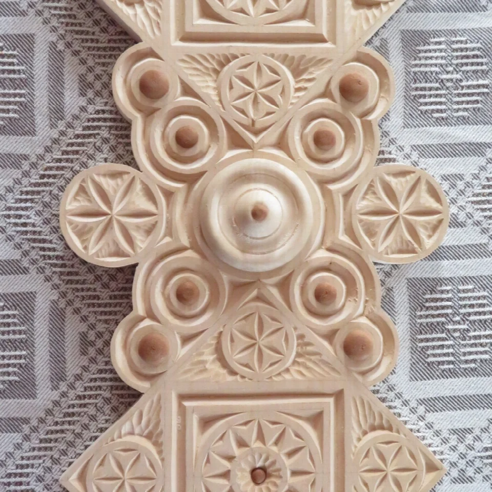 Carving close-up — Pattern Wreath
